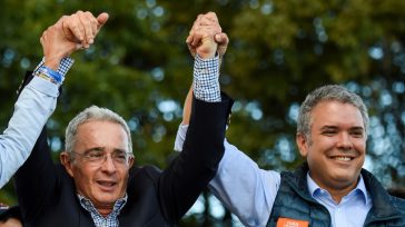 El presidente colombiano, Iván Duque, y su mentor el expresidente Álvaro Uribe están en «el ojo del huracán»  de un escándalo político tras revelarse unas conversaciones del acusado de narcotráfico […]