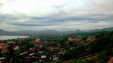 Nadie en las calles. Se escuchaba también el sonido del viento como una pieza musical interpretada con un violín bien afinado y el canto de unas aves inmensamente bellas. &nbsp; [&hellip;]