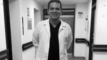 Carlos Nieto es el primer médico que muere en Colombia por Covid 19. Se contagió mientras atendía pacientes en la Clínica Colsanitas de Bogotá. Así lo confirmó el Ministerio de [&hellip;]