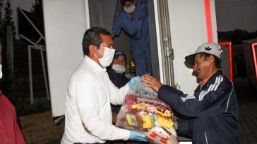 El propio alcalde Tocancipá, Andrés Porras personalmente empezó a la entrega de los paquetes alimentarios a las familias mas vulnerables acompañado de la fuerza pública. &nbsp; &nbsp; &nbsp; &nbsp; «Nunca abusare [&hellip;]