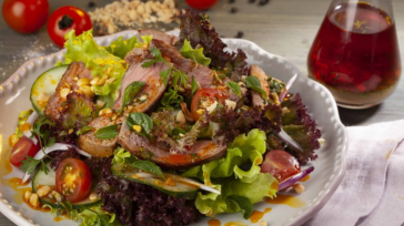 LOMITO DE RES CARAMELIZADO CON PANELA Y JENGIBRE &nbsp; Publicado en Somoslarevista.com Nuestra colega Lourdes Molina Navarro, nos envió unas recetas que invitan a quedarnos en casa por la coyuntura que [&hellip;]
