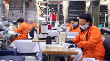 Con todas las normas de bioseguridad iniciaron las trabajadoras de las manufacturas en Soacha. &nbsp; &nbsp; &nbsp; El Gobernador de Cundinamarca, Nicolás García Bustos y el alcalde de Soacha, Juan [&hellip;]