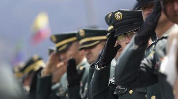 El senador Iván Cepeda anunció que  los Senadores de Estados Unidos en que se estaría gastando la plata de la cooperación internacional por parte del Ejército.             […]