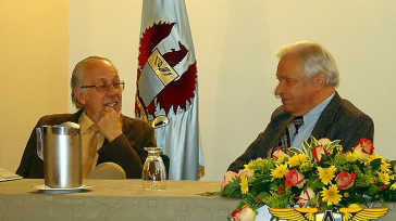&nbsp; Élker Buitrago en compañía del científico Jorge Reynolds . &nbsp; &nbsp; &nbsp; &nbsp; &nbsp; Guillermo Romero Salamanca Comunicaciones CPB  Febrero de 1980. Mañana gris en el barrio Quinta Camacho [&hellip;]