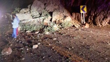 Los derrumbes de piedra esta oportunidad ocasionó el cierre de la vía que Villavicencio conduce a Bogotá kilómetro 25 por ambos costados. &nbsp;  Coviandes reportó el cierre preventivo en el PR [&hellip;]