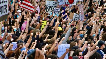 La Guardia Nacional estaba parada detrás de los manifestantes.       Lázaro David Najarro Pujol Fotos Rhode Island Exclusiva para Primicia   En medio del dolor, Laura White busca […]