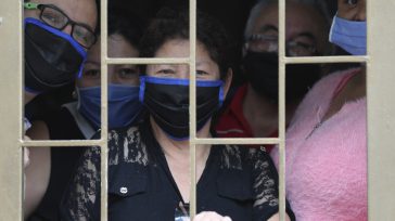Las cifras entregadas hoy por el gobierno reportan  3.486 nuevos casos y 163 muertes, en el dia de ayer jueves. Foto AP &nbsp; &nbsp; Javier Sánchez L . La carrera de la pandemia se [&hellip;]