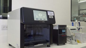 Con el nuevo robot la extracción se reduce a una hora en la que se procesan 96 muestras, lo que hace que el laboratorio triplique o cuadruplique el diagnóstico, según [&hellip;]