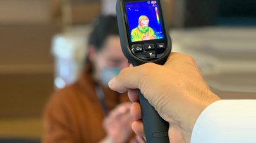 El uso de los termómetros infrarrojos expone al operario a estar a menos de 5cm con personas que puedan ser portadoras de la enfermedad, en cambio con las cámaras térmicas [&hellip;]