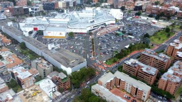 El gobierno nacional aprobó la reapertura de una buena parte de los centros comerciales en el país. En Bogotá Unicentro abre de nuevo sus puertas.  &nbsp;