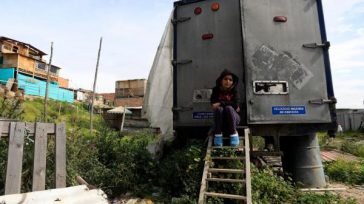 La vida en el camión es muy dura, para ver la luz, hay que abrir las compuertas del viejo furgón, donde en la noche hace mucho frío y en el día, [&hellip;]