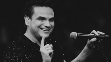 Silvestre es considerado uno de los principales representantes del Vallenato Nueva Ola. Silvestre es idolatrado por sus fanáticos, apodados silvestristas. &nbsp; &nbsp; Guillermo Romero Salamanca En su casa, vestido con pantaloneta, abre [&hellip;]