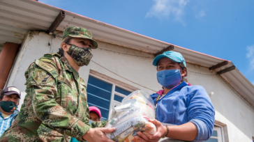 Hombres del Ejército Nacional en articulación con la Gobernación departamental, la Alcaldía de Aquitania y la gestora municipal, identificaron 120 familias de los sectores La Laja y San José, que [&hellip;]