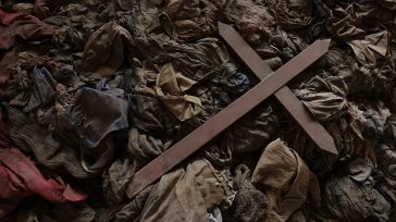 «Genocidio. La aniquilación o exterminio sostenido y deliberado de un grupo social por motivos raciales, políticos o religiosos». Ni más ni menos, lo que está sucediendo con el asesinato continuo [&hellip;]