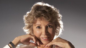 La gran estrella de la balada, la compositora número uno de la canción romántica, la fumadora y la gran jugadora de cartas le tenía pavor a viajar por avión. &nbsp; [&hellip;]