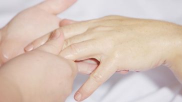 La Anemia falciforme, también conocida como anemia causada por drepanocitosis, Anemia drepanocítica, enfermedad de células falciformes, enfermedad de la hemoglobina, es una enfermedad de origen genético. &nbsp; &nbsp; &nbsp; En [&hellip;]