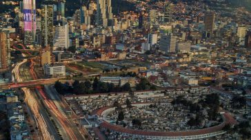 Bogotá si las autoridades escuchan a los medios y científicos deberán decretar el aislamiento obligatorio para proteger a la gente y quedará nuevamente vacía en sus calles y sitios públicos.  […]