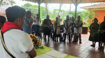 El agua se descuelga al vacío entre el verde de los árboles y el cobrizo tono de las rocas húmedas. No hay más camino adelante. La única opción es asomarse [&hellip;]