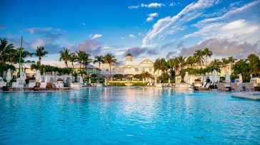 La capital es Nassau y la isla de Gran Bahama han fascinado desde hace largo tiempo a visitantes de muchos países, seducidos por la famosa hospitalidad de los bahameños.   […]