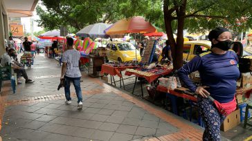 El trabajo informal se tomó las calles de Colombia ante la falta de ayuda del gobierno nacional a las gentes vulnerables. La mayoría de colombianos salen a la calle a [&hellip;]