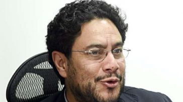 Senador Iván Cepeda Castro     Denuncia contra el senador Alvaro Uribe, colocará hoy el senador Iván Cepeda por los delitos de injuria y calumnia.   Javier Sánchez Orbedatos  Agencia de […]