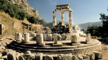 El oráculo de Delfos, situado en el templo dedicado a Apolo del santuario del mismo nombre al pie del monte Parnaso, en Grecia, era uno de los centros religiosos más importantes [&hellip;]
