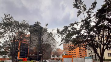 Las casas están desapareciendo en Bogotá para darle paso a la construcción de edificios de apartamentos. La arquitectura moderna acabó con la histórica y clásica. Foto Junior. Primicia Diario. 