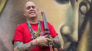 Alfredo de la Fé &nbsp; «Barranquilla yo a ti te canto, por tu sabor y tu encanto, por tus mujeres bellas, tierra que yo adoro tanto…» &nbsp; &nbsp; &nbsp; Genny [&hellip;]