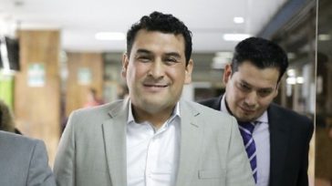 La  Procuraduría General destituyó e inhabilitó por 20 años para ejercer cargos públicos al coronel Jorge Armando Pérez Amézquita al hallarlo disciplinariamente culpable de la muerte del exguerrillero de las FARC, [&hellip;]