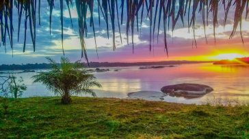 ‘Tierra de muchas aguas Guainía’. En lengua indígena, ese es el significado de Guainía. Colores muchos colores, paisaje de ensueño.   