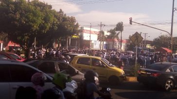 Centenares de personas salieron a las calles  de la ciudad para marchar, pidiendo justicia por el cruel asesinato de cinco jóvenes cuyos cuerpos fueron  hallados en el oriente de Cali. En [&hellip;]