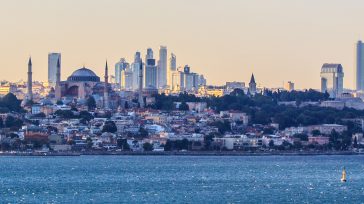 Avenida de Istiklal es una de las avenidas más famosas de Estambul, Turquía, concurrida por casi 3 millones de personas en un día de fin de semana.       Estambul […]