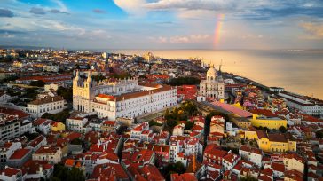 Lisboa  es la capital y mayor ciudad de  Portugal Situada en la desembocadura del río Tajo. La ciudad tiene una población de 547 773 habitantes.  Lisboa es, ante todo, luz : atlántica, poderosa, sorprendente, con […]