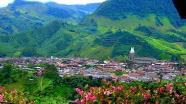 Panorámica municipio de Jardín, Antioquia        El municipio de Jardín, Antioquia, se suma a la lista de destinos turísticos sostenibles de Colombia al obtener la certificación de calidad que […]