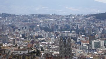 Quito la capital del Ecuador &nbsp; Primicia El gobierno ha emprendido una campaña agresiva y mundial para llevar un millón y medio de turistas a sus tierras. Con el nombre [&hellip;]