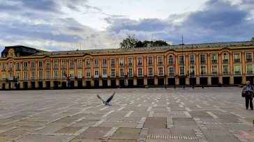 Plaza de Bolívar, alcaldía de Bogotá. Foto Junior Primicia Diario         Orbedatos Agencia de Noticias El turista nacional o internacional tiene como sitio obligado, visitar La Candelaria, […]