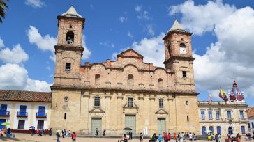 Iglesia principal de Zipaquirá, ubicada en el parque de los comuneros. &nbsp; &nbsp; Hernán Alejandro Olano García Cundinamarca cuenta con 11.517 ciudadanos de Venezuela, que equivale al 2,60% de los [&hellip;]