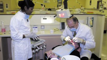 Naranjo explicó que esas bacterias que tenemos en la boca, que no generan ningún problema cuando limpiamos adecuadamente, por descuido en la higiene oral. &nbsp; «Es evidentemente que una mala [&hellip;]