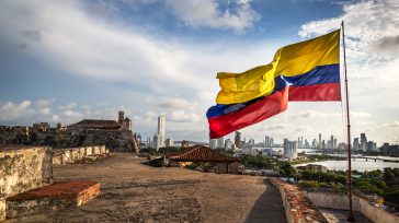 Colombia es grande especialmente con en el aspecto humano.    Gustavo Castro Caycedo Tienen razón quienes aseguran que: «Lo mejor de Colombia es su gente». Colombia ha compensado los embates […]