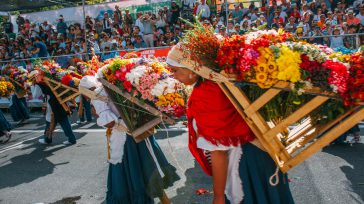 Confidencias: ALTA TENSIÓN FERIA DE LAS FLORES VIRTUAL Los eventos de la Feria de las Flores serán virtuales, decisión que obedece a la alerta roja hospitalaria en Antioquia. La tradicional fiesta de Medellín iniciará […]