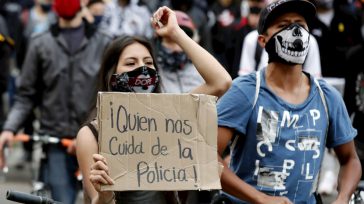 Videos sobre los excesos policiales, y en redes circulan muchos de ellos sobre abusos  de agentes del orden, que causan indignación.  &nbsp; &nbsp; &nbsp; Gustavo Castro Caycedo Coincidiendo con el [&hellip;]