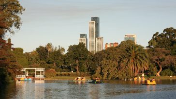 Ciudad de la Trinidad y puerto de Santa María de los Buenos Aires  ciudad principal (más poblada y de mayor tamaño) de la República Argentina. Esta metrópolis es una ciudad autónoma […]