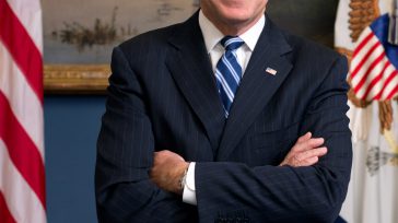 Tranquilo esperando los resultados Joe Biden Candidato Demócrata Satisfecho por la tarea realizada.«Esto es nuestro», parece decir Biden.Listo para gobernar Donald Trump presidente de la República y candidato del Partido […]