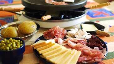 Raclette &nbsp; &nbsp; &nbsp; &nbsp; Lafamilia.info &nbsp; En países como Italia donde existe un fuerte y arraigado concepto de familia, las cenas familiares constituyen una verdadera ocasión de regocijo, con [&hellip;]