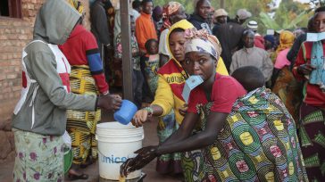 El gobierno de  Burundi  no está comunicando información basada en hechos  sobre la pandemia de Covid-19  e impide que los médicos y enfermeras respondan de manera adecuada.La respuesta del gobierno está alimentando […]