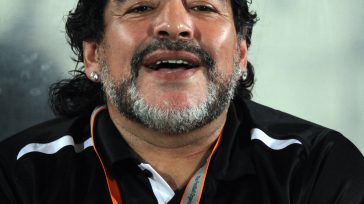 Diego Armando Maradona La gloria y la decepción. Maradona las pasó todas con la celeste y blanca. Fue el debutante más joven, quedó al margen del triunfo del 78, pero […]