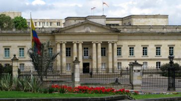 Casa de Nariño  &nbsp; &nbsp;  María Elena Puello Gómez Adentrarse en la Casa de Nariño es revivir la historia de nuestro país. Sus paredes, techos y pasillos sin fin, remontan a [&hellip;]