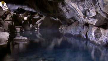 Una pequeña cueva de lava, parece poca cosa, pero en su interior  esconde un pequeño lago de aguas termales. Desde el siglo XVIII hasta la década de 1970, Grjótagjá era […]