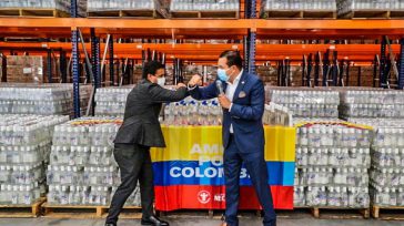 El gobernador de Cundinamarca Nicolás García Bustos y el gerente de la Empresa de Licores de Cundinamarca  Jorge Enrique Machuca López, con las ayudas al departamento de San Andrés. &nbsp; [&hellip;]