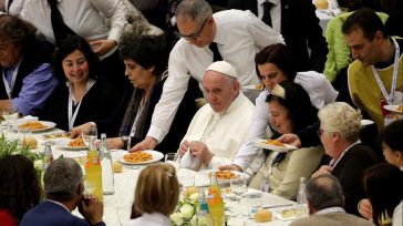 El Papa, siempre deleita galletas especialmente cuando recibe visitas   Alejandra Buitrago Orbedatos Cuando el Papa Francisco llegó a Bogotá el 6 de septiembre de 2.017, una de las personas […]